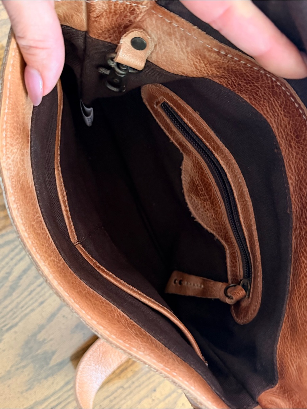 BED|STU Venice Beach Crossbody Bag | Nectar Lux Tan Rustic Leather - Picture 7 of 13